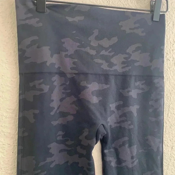 Spanx Look at Me Now Seamless Cropped Leggings Camo Size XL - Picture 5 of 6